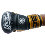 Guantes MMA Training Danger Negro Dorado